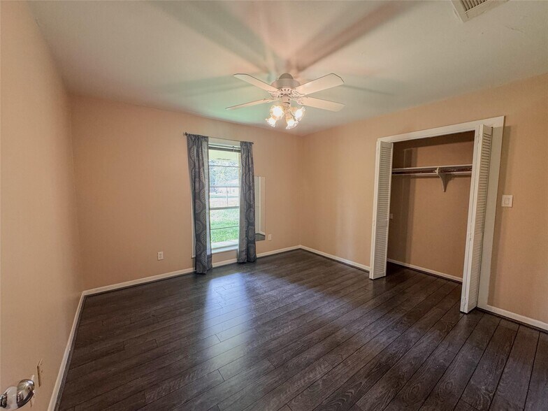 More Photos Of 15331 Lake Lamond Rd, Conroe Flex For Lease
