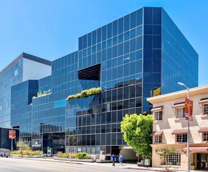 More Photos Of 16027 Ventura Blvd, Encino Office For Lease