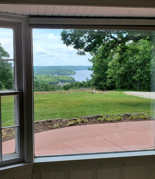 More Photos Of 250 Sunset Hills Dr, Sunrise Beach Storefront Retail Office For Sale