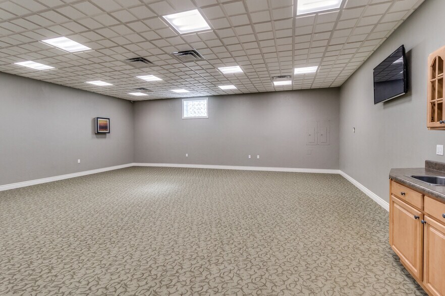 More Photos Of 1320 E Columbia Ave, Battle Creek Manufacturing For Sale