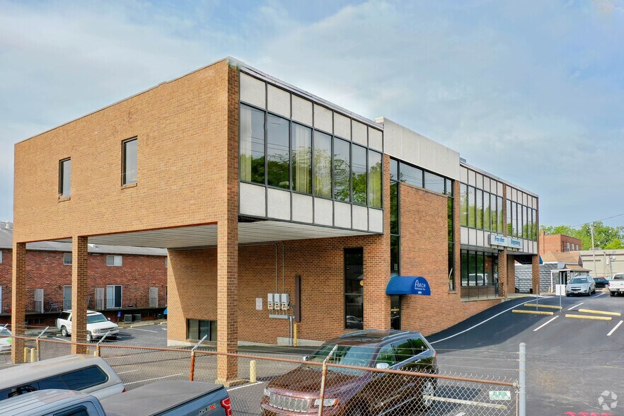 More Photos Of 8084-8086 Watson Rd, Webster Groves Office Residential For Lease