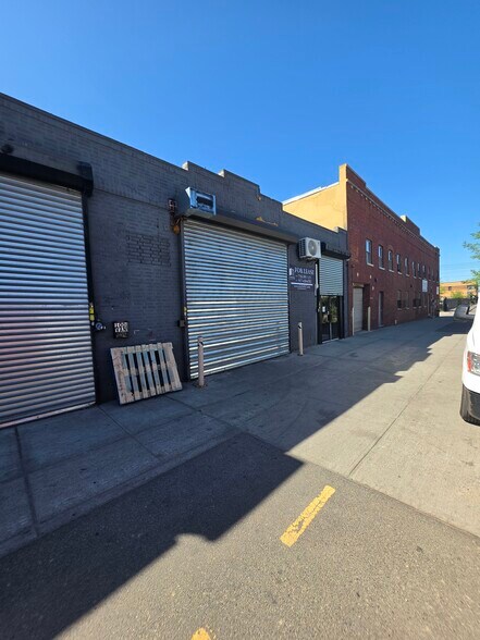 More Photos Of 51 Van Brunt St, Brooklyn Warehouse For Lease