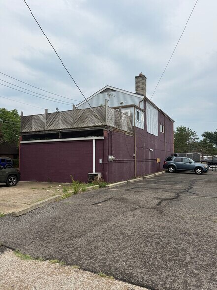 More Photos Of 2300 Ford Ave, Wyandotte Storefront Retail Residential For Sale
