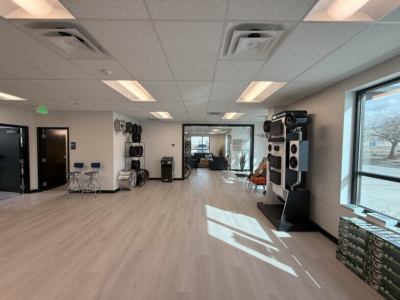 More Photos Of 9235 Eastman Park Dr, Windsor Light Manufacturing For Lease