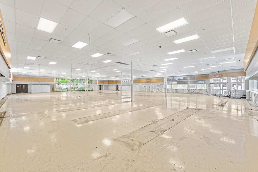 More Photos Of 2229 E State St, Salem Drugstore For Sale