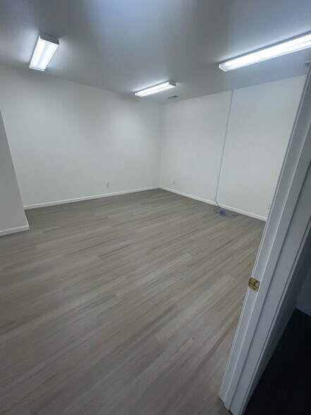 More Photos Of 435 Nissan Dr, Smyrna Office For Lease
