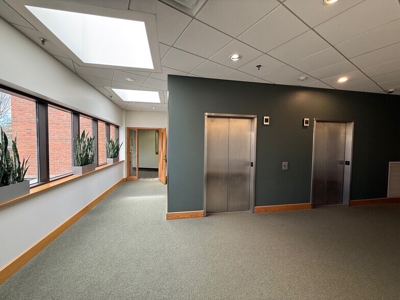 More Photos Of 100 Foden Rd, South Portland Medical For Lease