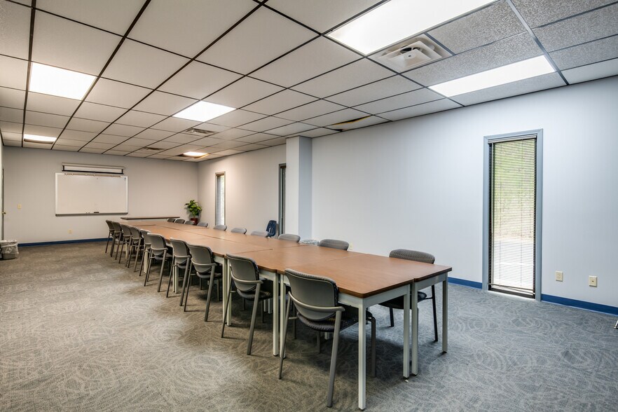 More Photos Of 2021 Boll Weevil Cir, Enterprise Office For Lease