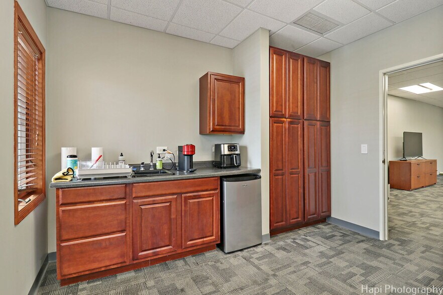 More Photos Of 3 Executive Ct, South Barrington Medical For Lease