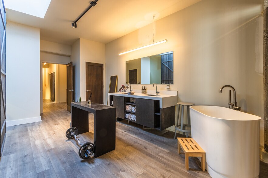 More Photos Of 1122-1126 Folsom St, San Francisco Industrial For Sale