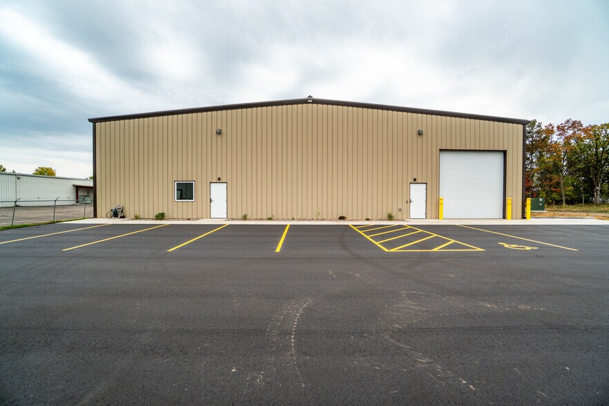 More Photos Of 3222 Louis Ave, Eau Claire Warehouse For Lease