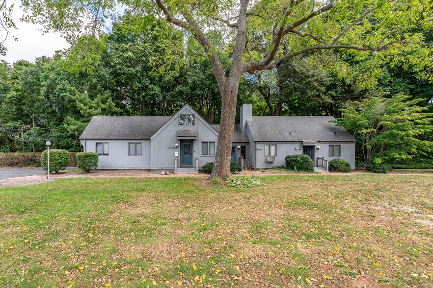 More Photos Of 508 Main Rd, Riverhead Medical For Sale