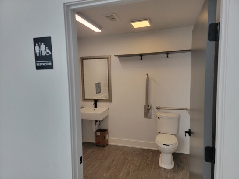 More Photos Of 1114-1130 E Plant St, Winter Garden Unknown For Lease