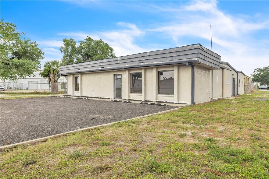 Primary Photo Of 4195 Electric Way, Port Charlotte Manufacturing For Sale