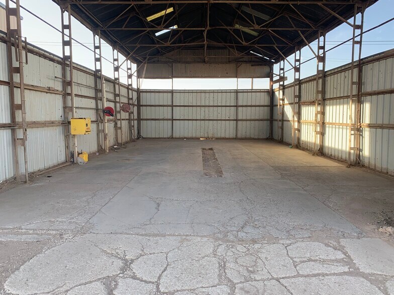 More Photos Of 1622 W 2nd St, Odessa Warehouse For Lease