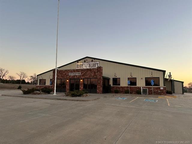 More Photos Of 207 Commerce Dr, Wewoka Restaurant For Sale