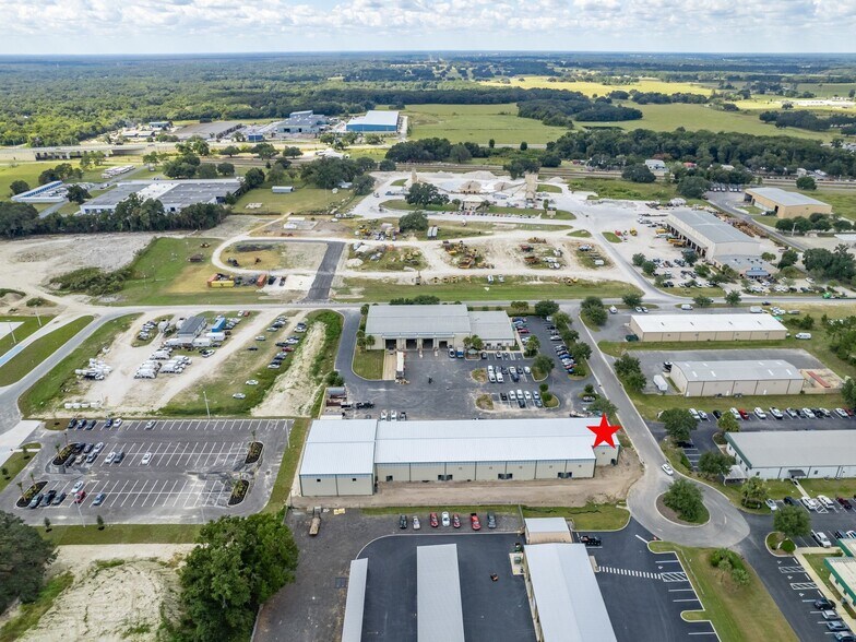 More Photos Of 4431 NE 83rd Rd, Wildwood Warehouse For Lease