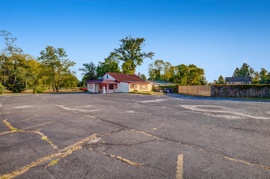 More Photos Of 111 Lakeside Dr, Tuckerton Light Distribution For Sale