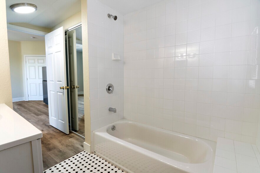 More Photos Of 1703 Toberman St, Los Angeles Apartments For Sale