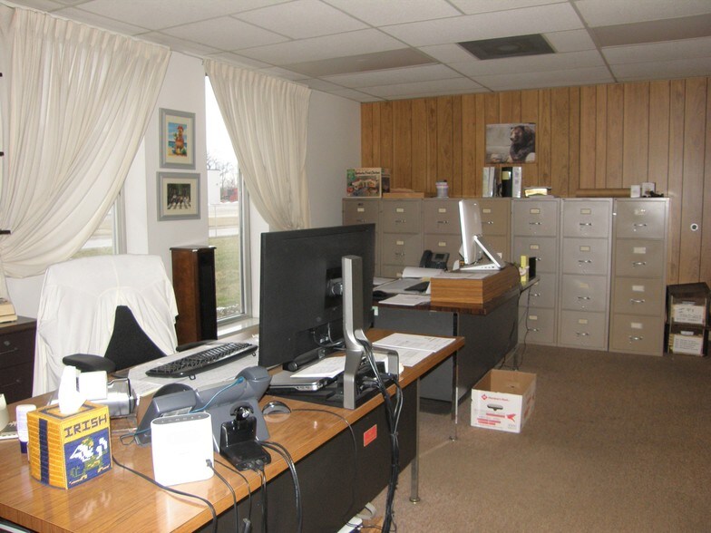 More Photos Of 2112 Industrial Dr, Niles Manufacturing For Sale