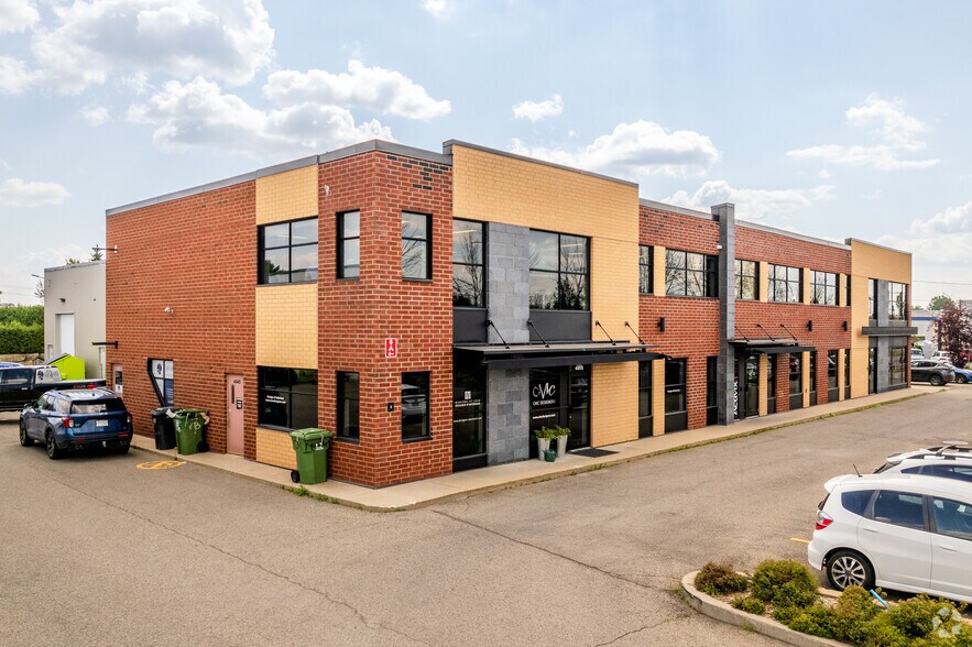 Primary Photo Of 4935-4995 Rue Ambroise-Lafortune, Boisbriand Flex For Sale