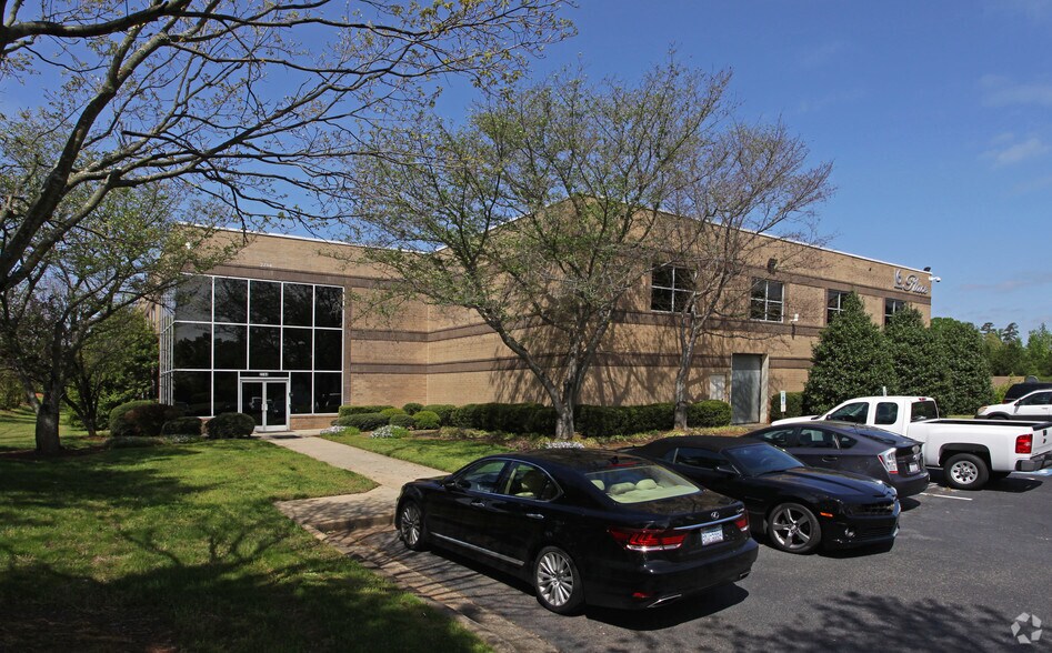 Primary Photo Of 2744 Yorkmont Rd, Charlotte Light Manufacturing For Sale