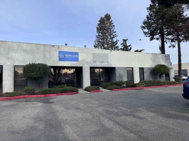 More Photos Of 1941-1945 Las Plumas Ave, San Jose Warehouse For Sale
