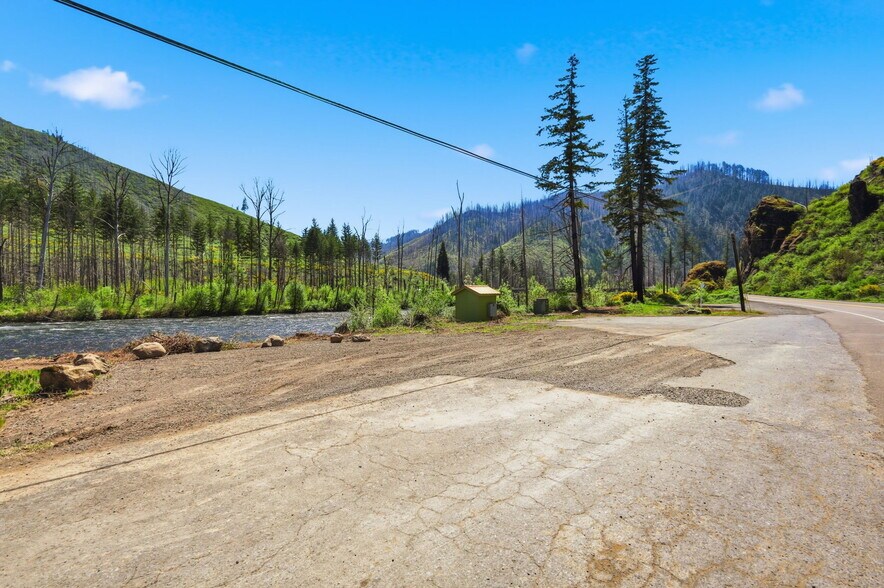 More Photos Of 50660 McKenzie Hwy, Vida Land For Sale