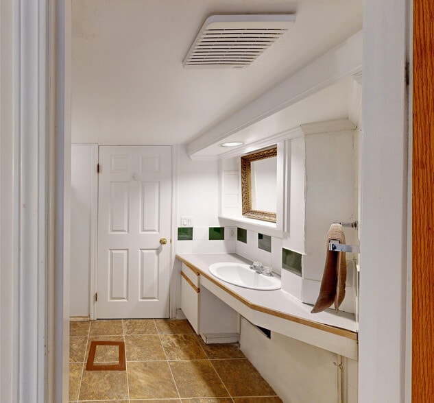 More Photos Of 7914-7916 110 St NW, Edmonton Apartments For Sale