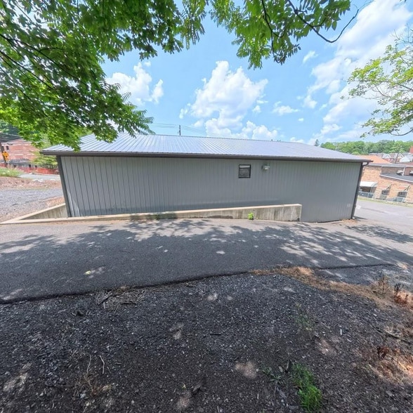 More Photos Of 215 Mauch Chunk St, Pottsville Flex For Sale