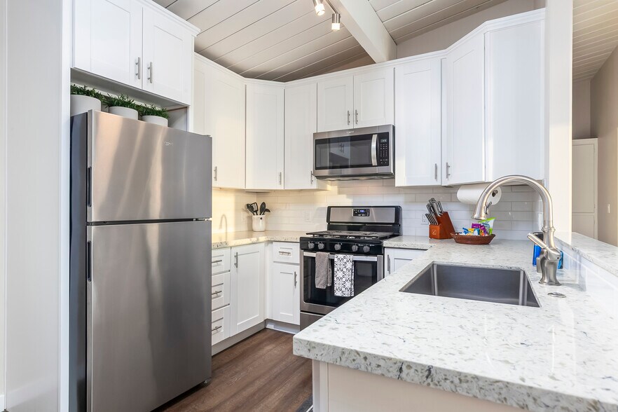 More Photos Of 1476-80 Pescadero Dr, San Diego Apartments For Sale
