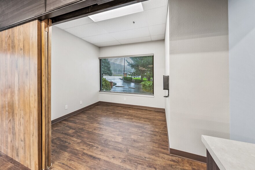 More Photos Of 2166 NW Vine St, Grants Pass Medical For Sale