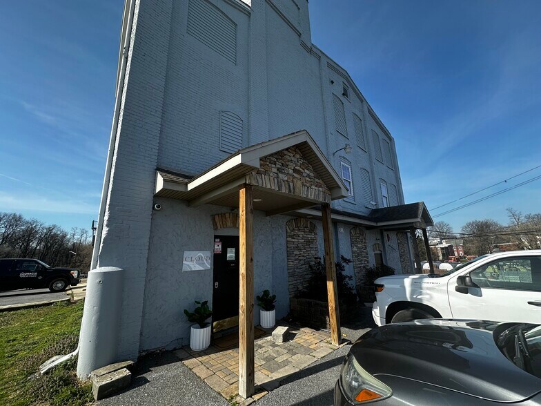 More Photos Of 133 S Burhans Blvd, Hagerstown Warehouse For Sale