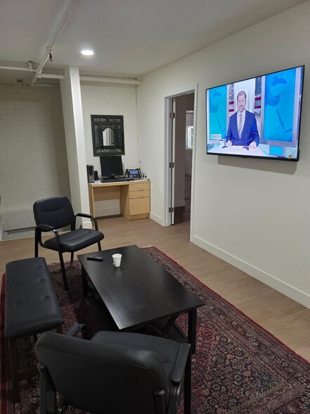 More Photos Of 3000 S Grand Ave, Los Angeles Warehouse For Lease