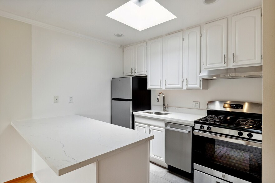 More Photos Of 278 States St, San Francisco Apartments For Sale