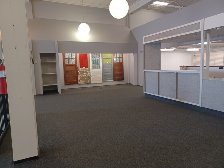 More Photos Of 724 Laurel St, Brainerd General Retail For Lease