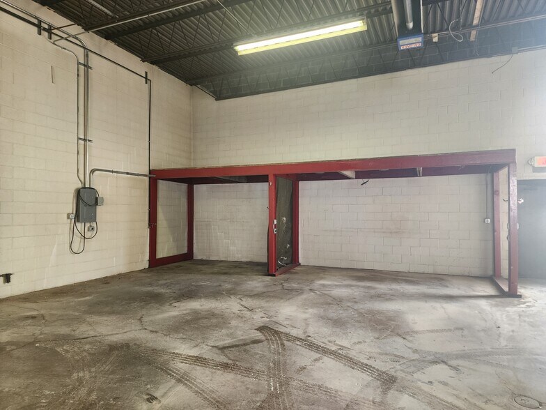 More Photos Of 103 Quarry Rd, Rochelle Warehouse For Sale