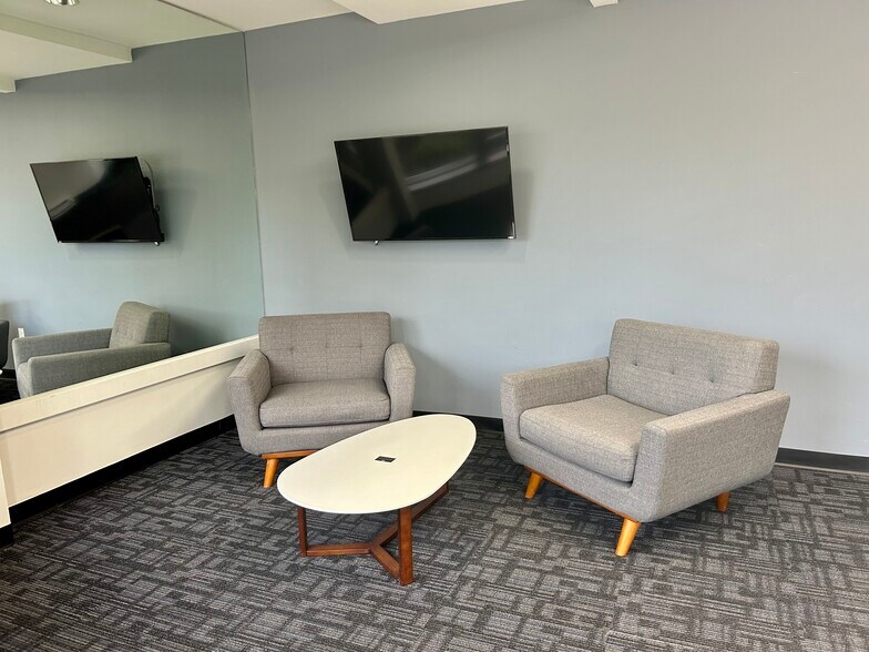 More Photos Of 18 Commerce Way, Woburn Office For Lease