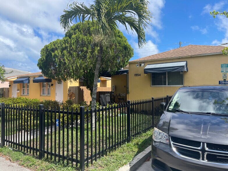 More Photos Of 1948 Buchanan St, Hollywood Apartments For Sale