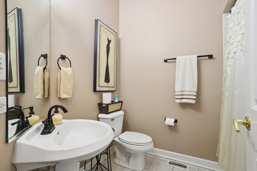 More Photos Of 209 Stephen St, Lemont Storefront Retail Residential For Lease