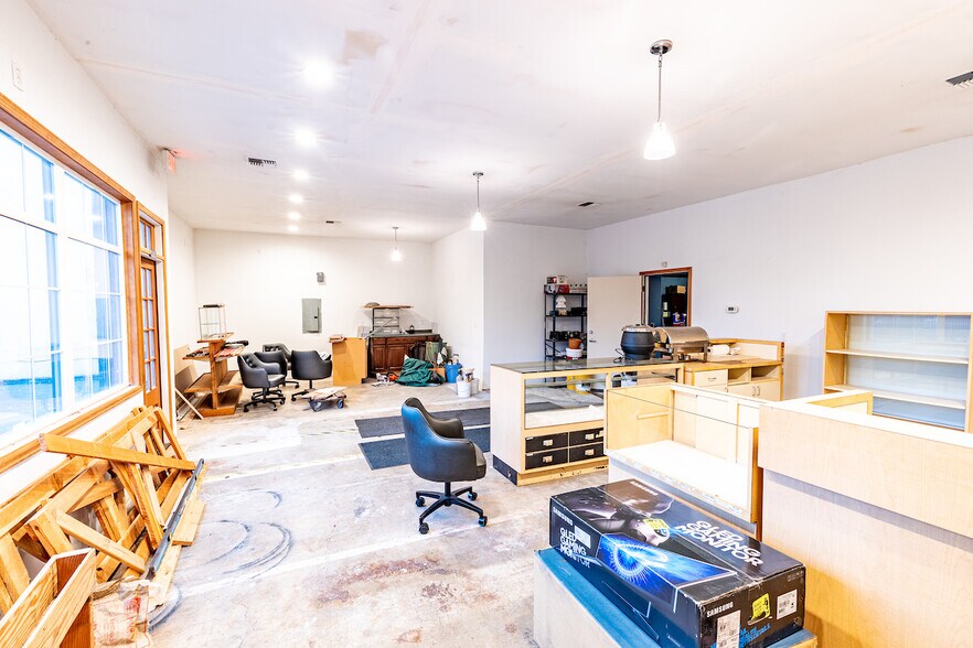 More Photos Of 9691 SE 82nd Ave, Happy Valley Storefront Retail Office For Sale