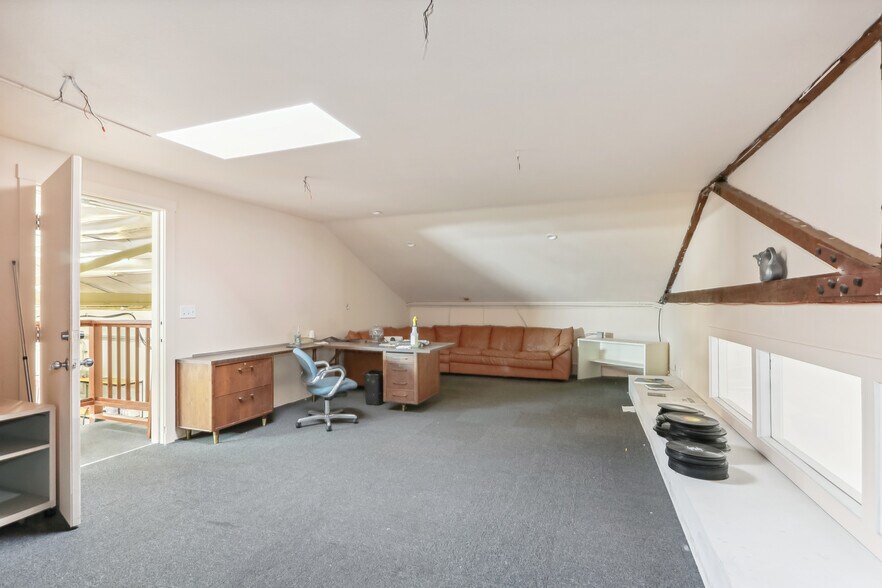 More Photos Of 1112 D St, Sacramento Showroom For Sale