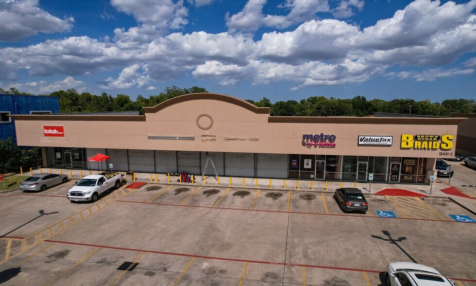 More Photos Of 9441 Cullen Blvd, Houston Unknown For Lease