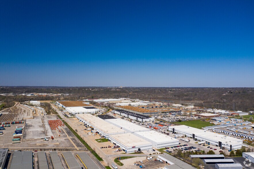 More Photos Of 2012 Corporate 44 Dr, Fenton Unknown For Lease