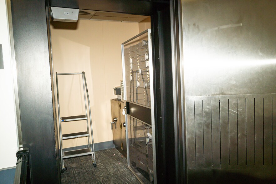 More Photos Of 333 N Main St, Lambertville General Retail For Lease