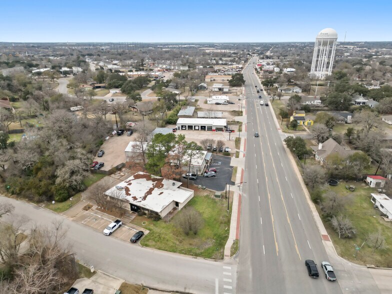 More Photos Of 3828 S College Ave, Bryan Office For Lease