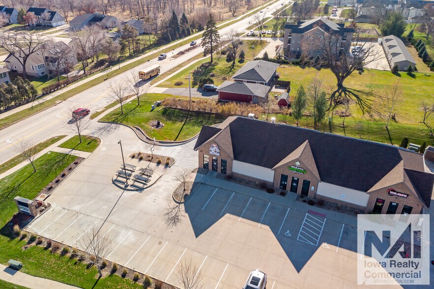 More Photos Of 955 29th Ave, Marion General Retail For Lease