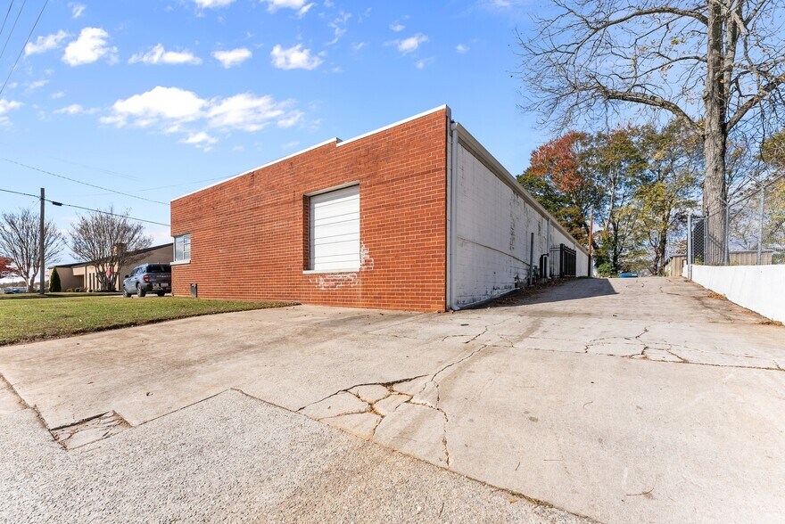 More Photos Of 636 Industrial Blvd, Gainesville Warehouse For Sale