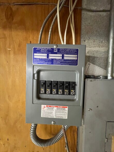 More Photos Of 9107 Industry Dr, Manassas Park Warehouse For Lease