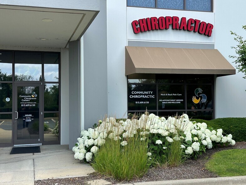 More Photos Of 127 Capista Dr, Shorewood Office For Sale